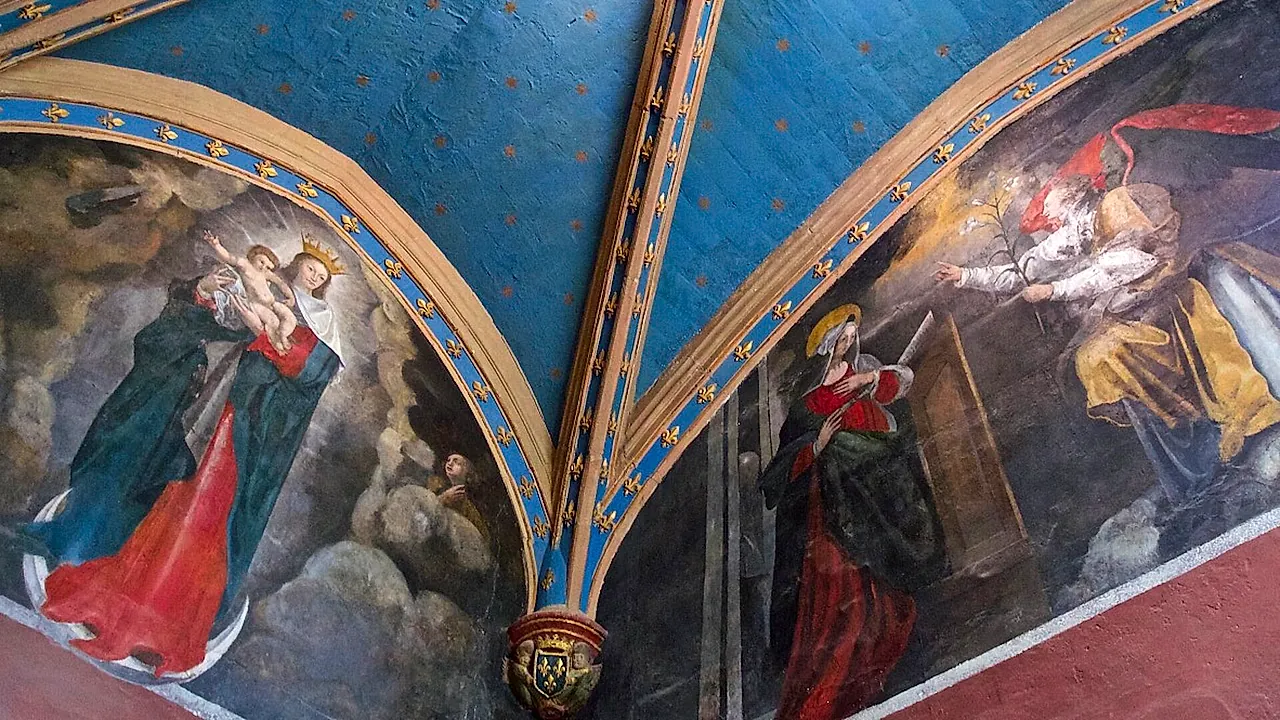 The frescoed blue vault of the oratory at Clos Lucé